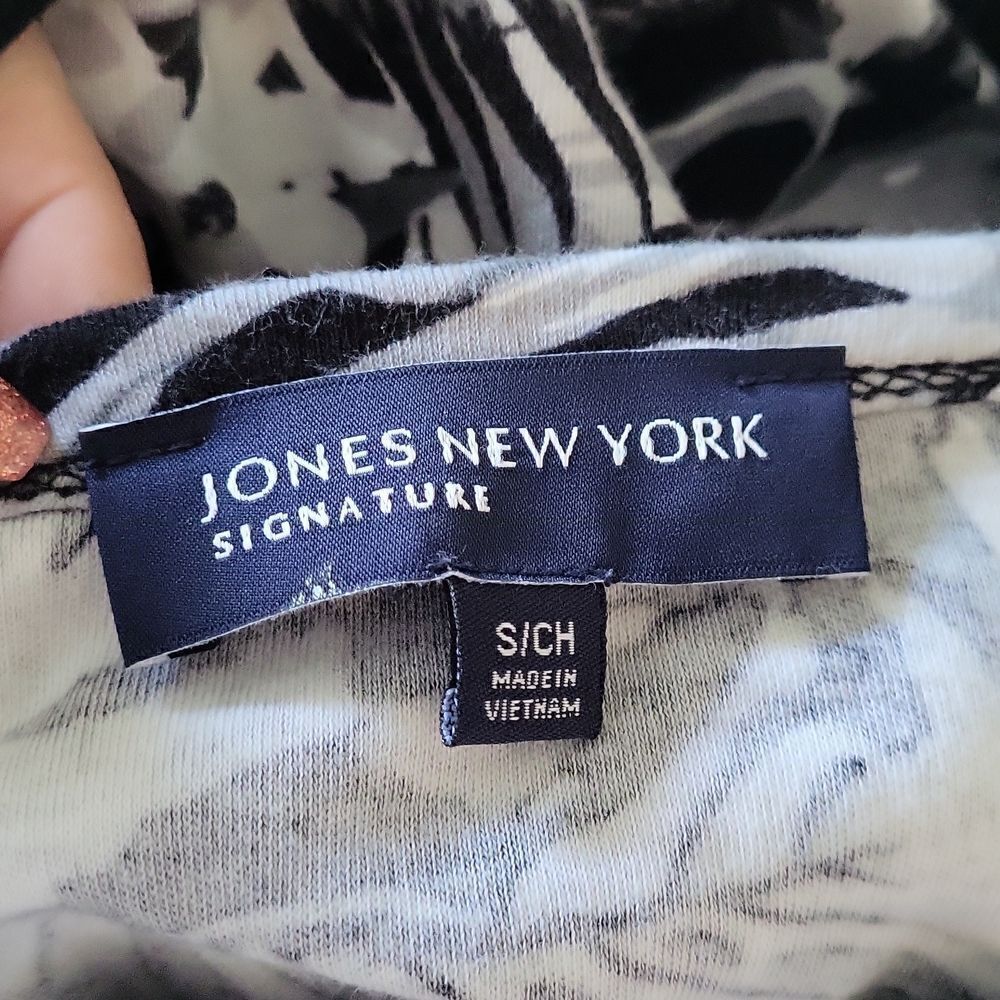 Jones New York Black and‎ White Tropical Print Long Sleeved Blouse Size Small - Picture 5 of 6